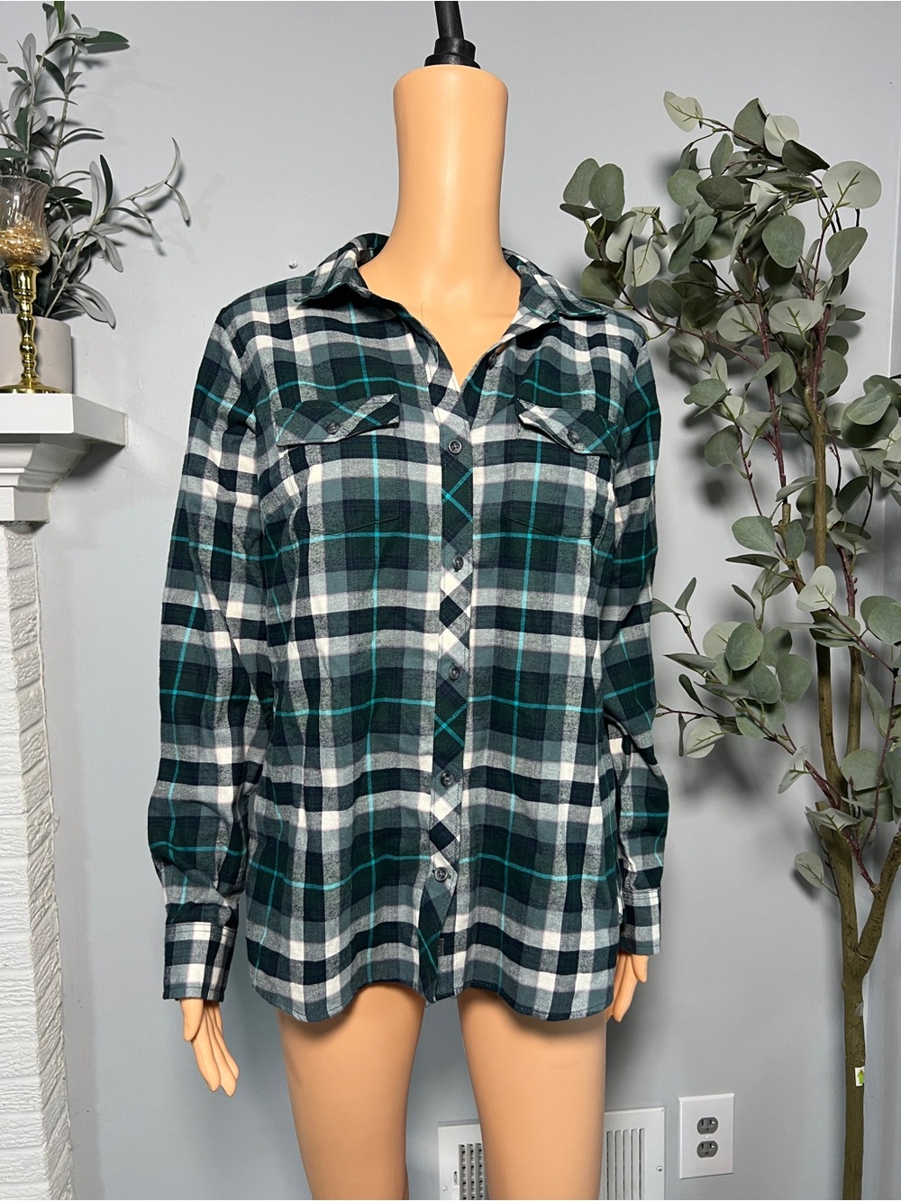 NEW Eddie Bauer Shirt Classic Fit Button-Up Plaid Flannel Womens Size M Green
